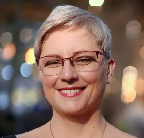 Portrait d'Alexandra Brennetot Masseuse de Résonance bien-être